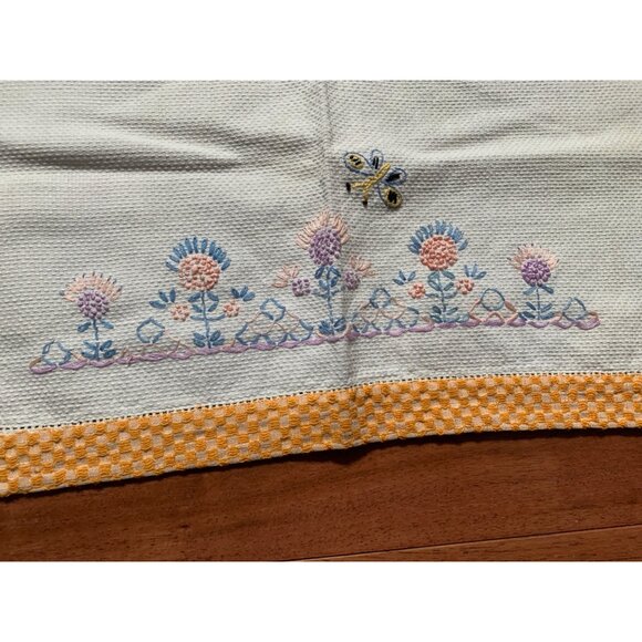 Vintage Blue Pink and Purple Embroidered Flower Hand towel - Picture 4 of 9